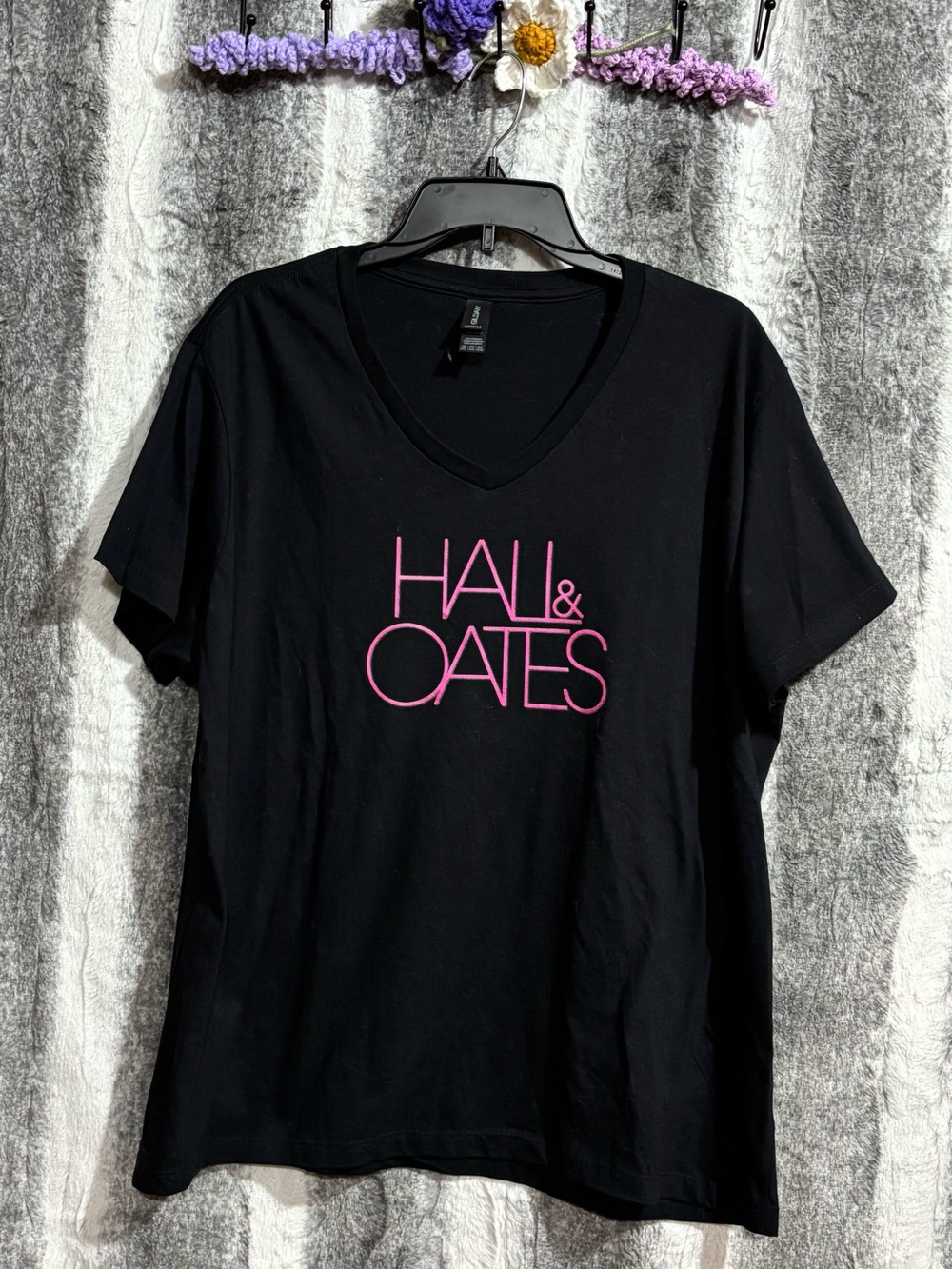 Women's Black V-Neck Tee Hall & Oates Logo size 2XL